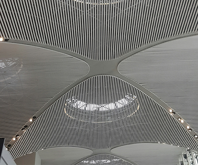 Advantages and characteristics of prepainted aluminum in interior decoration